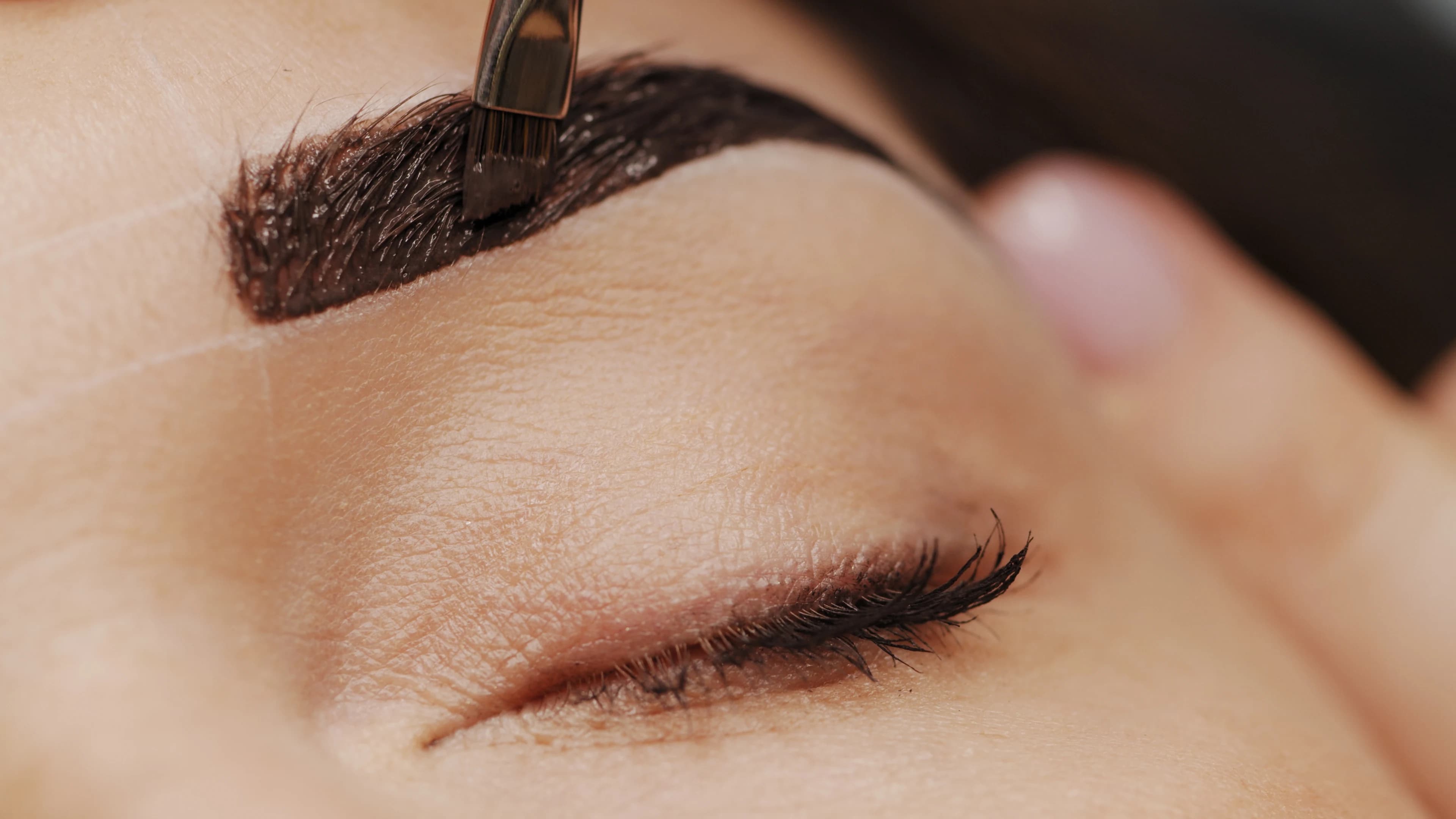 Permanent eyeliner pigment detail